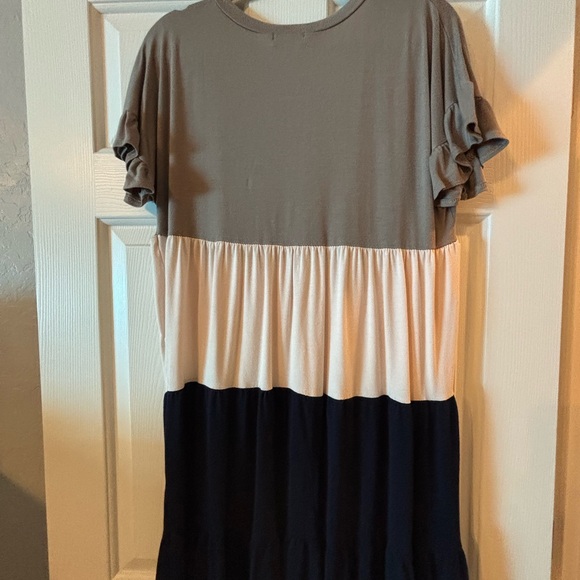Pink Lily Gray, Cream and Navy Dress - Picture 7 of 10